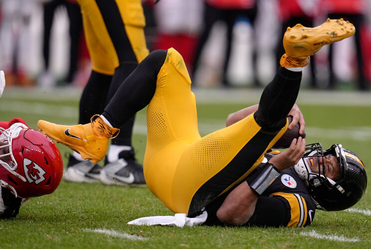 Bah humbug: Mahomes, Chiefs lock up AFC’s top playoff seed at Steelers’ expense